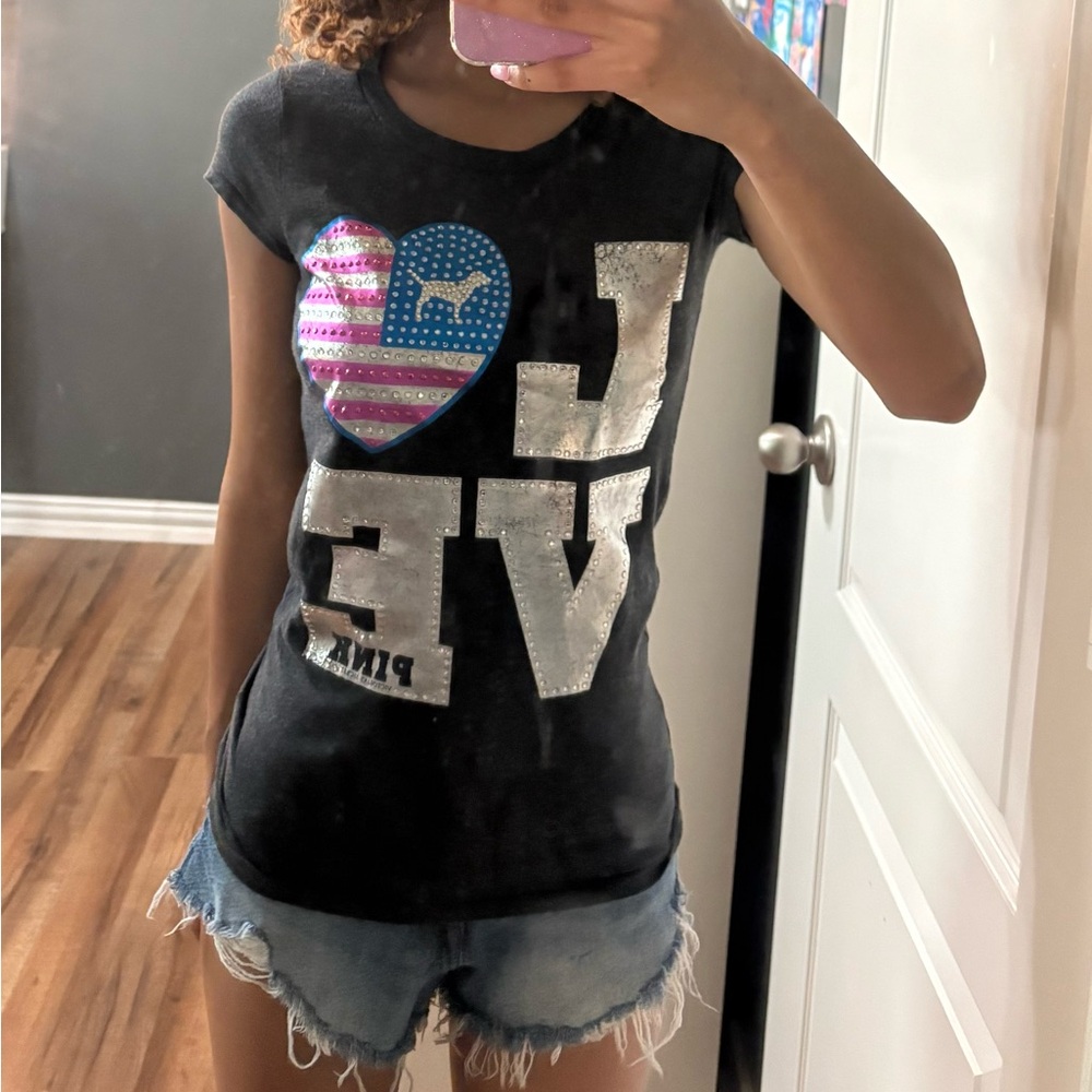 Black vintage pink T-Shirt with Love Graphic